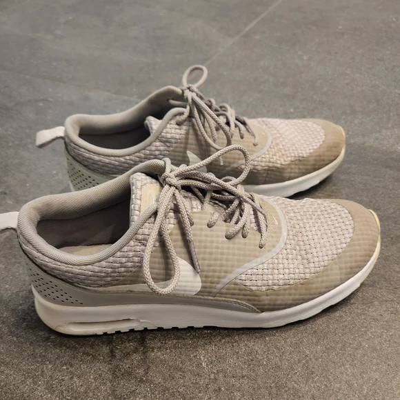 Nike Air Max Thea, Size 8 - Picture 7 of 9
